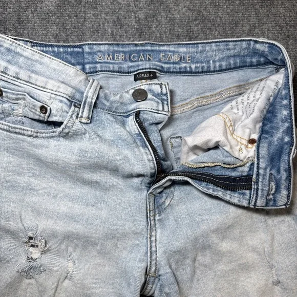 American Eagle Mens Denim Bermuda Short Size 28 Distressed Light Wash 10" Inseam - Picture 2 of 9